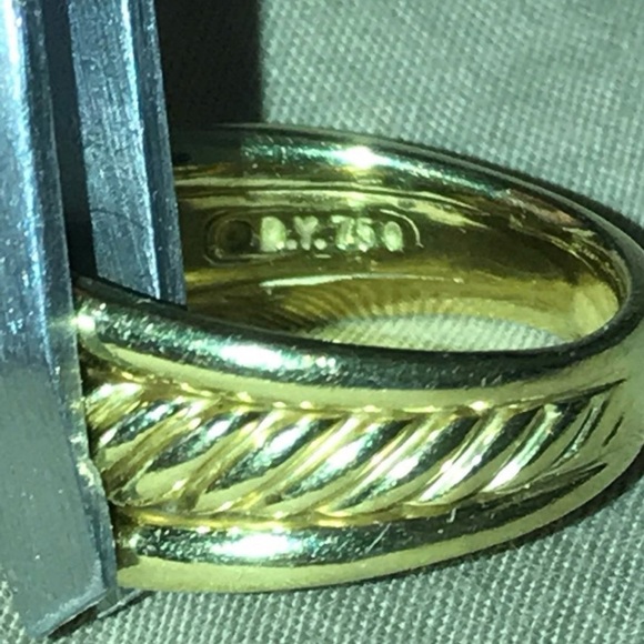 Authentic David Yurman solid Gold Ring (18K)(13.5grams) - Picture 9 of 9